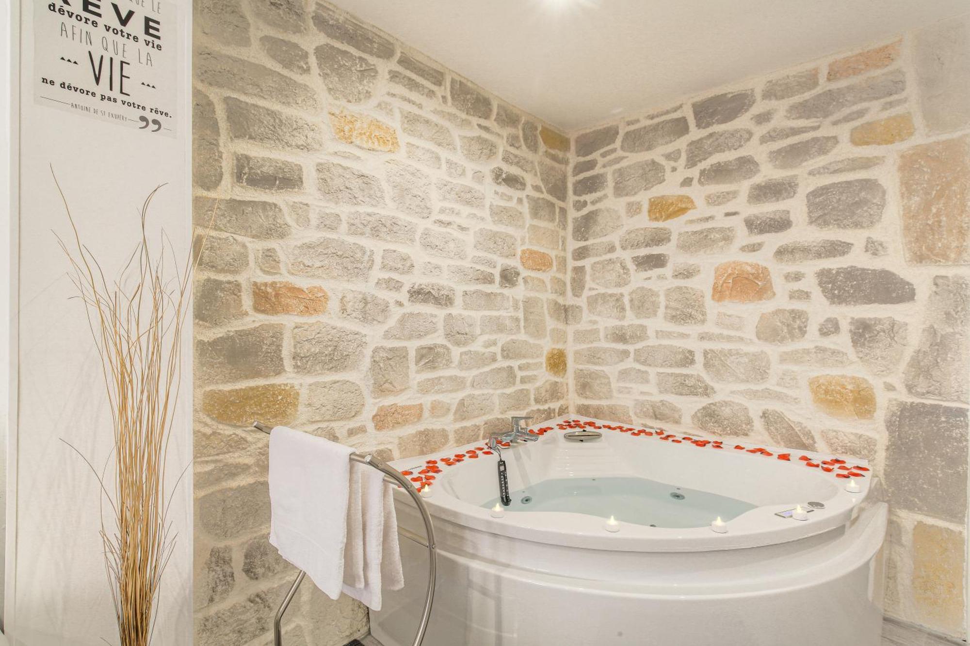 La Suite Neuvilloise Neuville-sur-Saône Extérieur photo